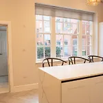 10 Park Square East, Luxury Serviced 4* ليدز