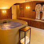 10 Park Square East, Luxury Serviced 4*