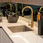 10 Park Square East, Luxury Serviced