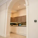 10 Park Square East, Luxury Serviced