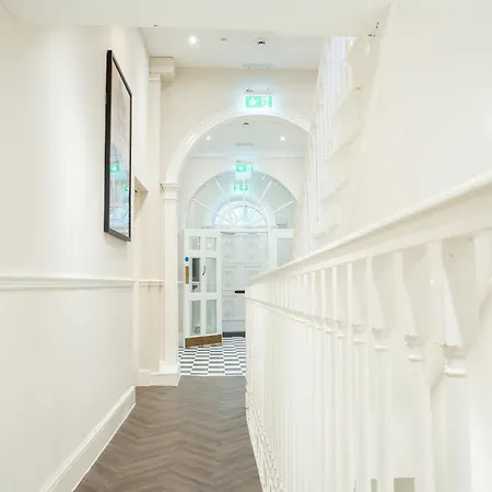 10 Park Square - Luxury Serviced 公寓式酒店 4*