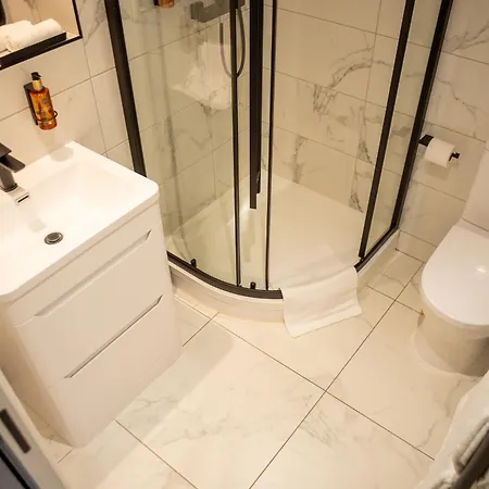 10 Park Square East, Luxury Serviced 4*