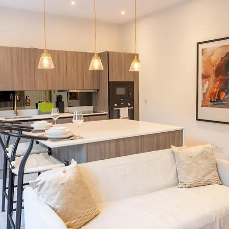 10 Park Square - Luxury Serviced 公寓式酒店 4*