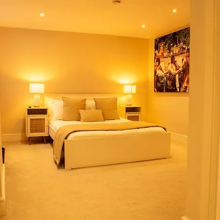 10 Park Square East, Luxury Serviced