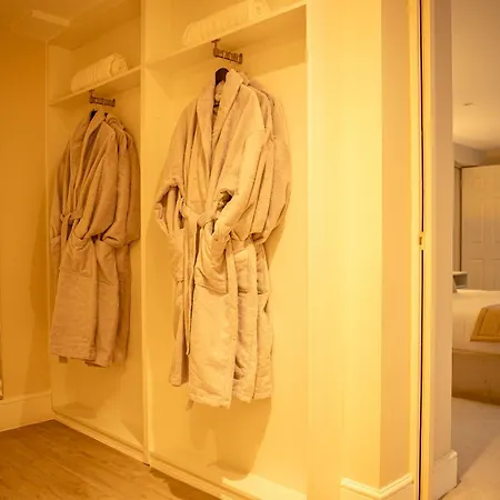 10 Park Square East, Luxury Serviced 4*