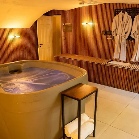 10 Park Square East, Luxury Serviced 4*