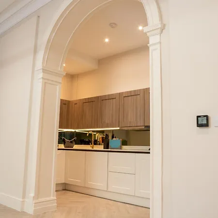 10 Park Square East, Luxury Serviced