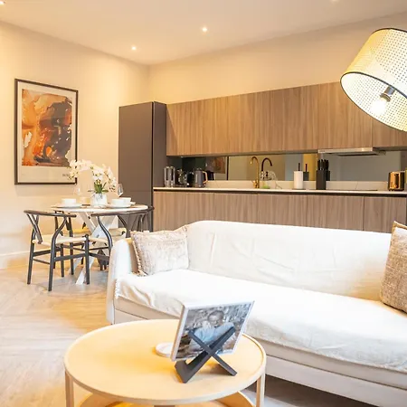 10 Park Square East, Luxury Serviced 4*