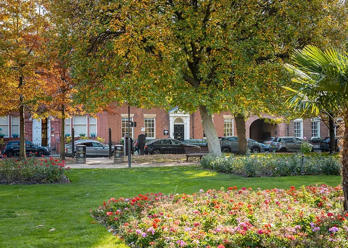 Апарт-готель 10 Park Square - Luxury Serviced