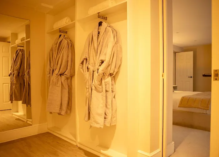 10 Park Square - Luxury Serviced 4*