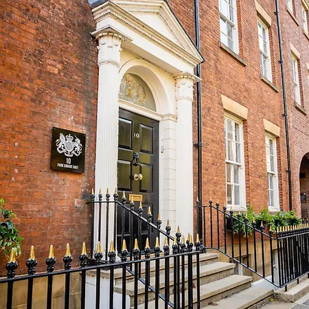 Hotel apartamentowy 10 Park Square - Luxury Serviced