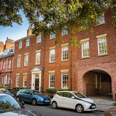 Hotel apartamentowy 10 Park Square - Luxury Serviced