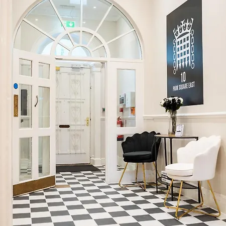 Hotel apartamentowy 10 Park Square - Luxury Serviced