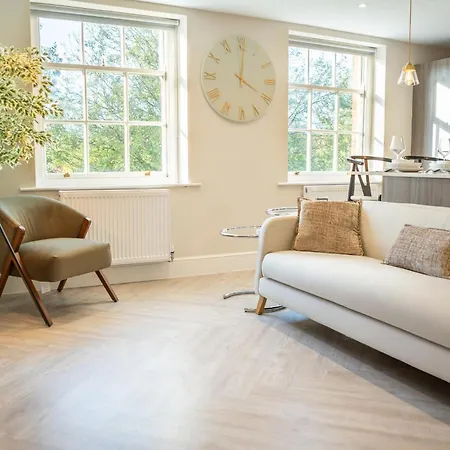 10 Park Square - Luxury Serviced Hotel apartamentowy 4*