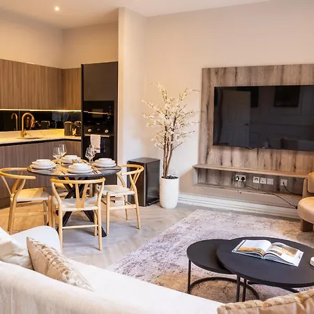 10 Park Square East, Luxury Serviced 4*