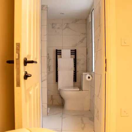 Hotel apartamentowy 10 Park Square - Luxury Serviced