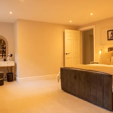 10 Park Square - Luxury Serviced Hotel apartamentowy 4*