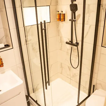 10 Park Square East, Luxury Serviced