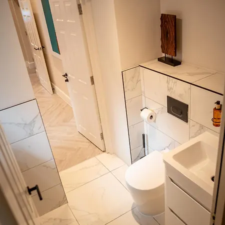 Hotel apartamentowy 10 Park Square - Luxury Serviced